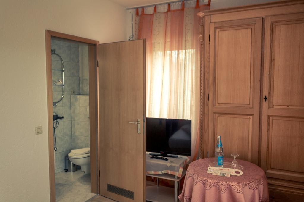 Hotel Adler Aichelberg  Habitación foto