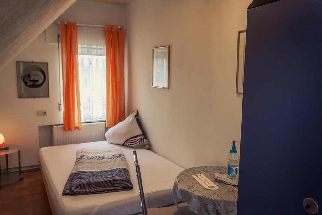Hotel Adler Aichelberg  Habitación foto